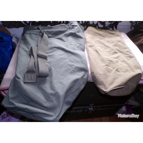 LOT DE 2 SACS MARINS DE L'ARMEE FRANCAISE FABRICATION FRANCAISE , UN EN ETAT NEUF ET L'AUTRE EN ETAT
