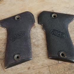 Paire de plaquettes de Pistolet MAB C en 7.65mm anciennes en corne