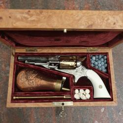 Revolver pietta pocket remington deluxe gravé et plaqué or en coffret