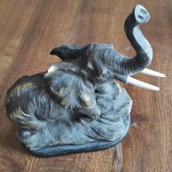 Éléphant en laiton