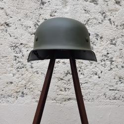 reproduction casque allemand avec insigne