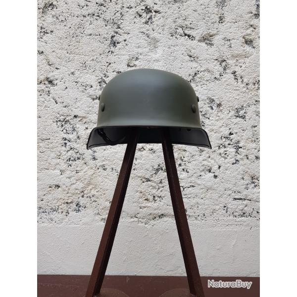 reproduction casque allemand avec insigne