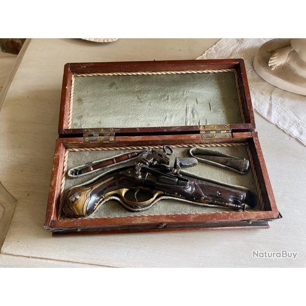 Pistolet  silex type Miquelet en coffret