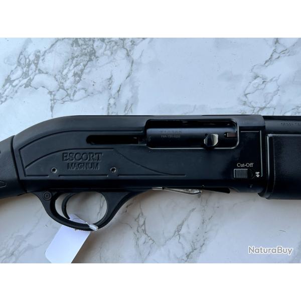 Fusil semi-auto Hatsan "Escort Magnum Synthetique" Cal 12/76, mise  prix 1, sans rserve. Occasion
