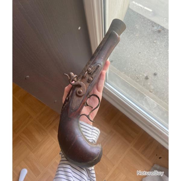 Pistolet  silex europen du XVIlle sicle.