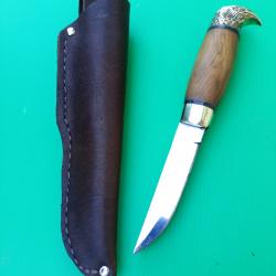 COUTEAU  SCANDINAVE   PUUKO A TETE D AIGLE  AVEC SON FOURREAU CUIR .