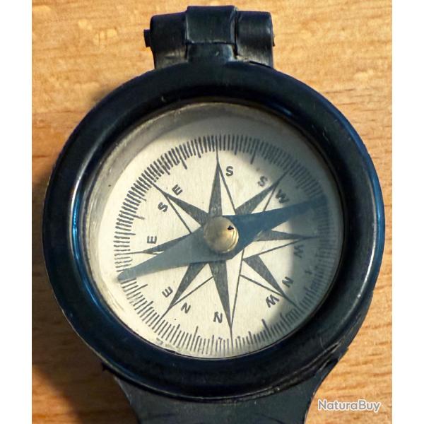 Boussole militaire ancienne