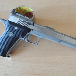 pistolet AMT calibre 22 Mag