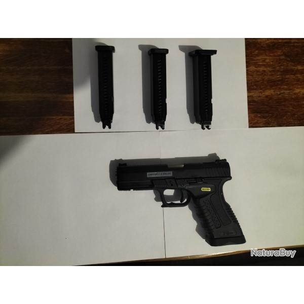 Glock 17 WE 6MM 1,2J avec 3 chargeurs et mallette de transport