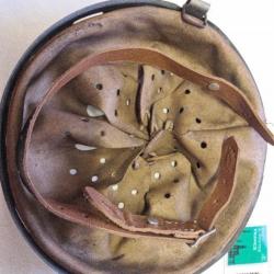 Lot Intérieur de casque Allemand WW2, taille 64  + 1 jugulaire datée 1942  en repro A25.3
