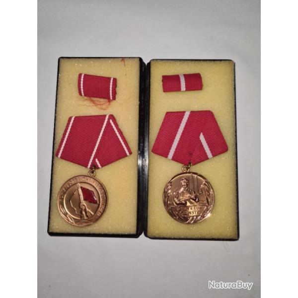 Lot de 2 Mdailles DDR originales   A25.2