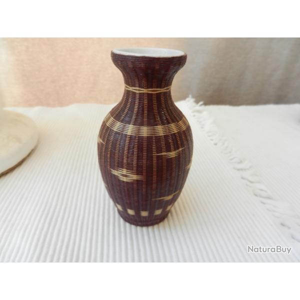 petit vase chinois en porcelaine tress bambou.