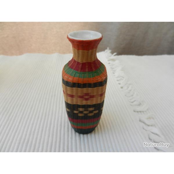 Beau petit vase chinois en porcelaine tress bambou.