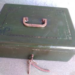 Coffre fort type militaire