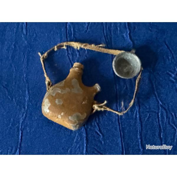 GOURDE  BIDON  MILITAIRE   RDUCTION  EN PLOMB  TRAVAIL DE TRANCHES  WW 1