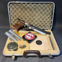 Pistolet de compétition air comprimé STEYR LP 4.5mm droitier en valise un euro sans prix de réserve