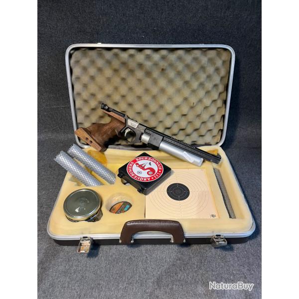 Pistolet de comptition air comprim STEYR LP 4.5mm droitier en valise un euro sans prix de rserve