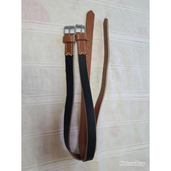 Paire de sangles de PAQUETAGE EN CUIR  Allemande WW2 en reproduction   A25