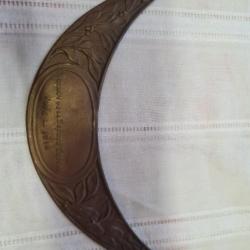 Plaque en laiton pour casque Adrian, soldat de la grande guerre 1914/1918   A25