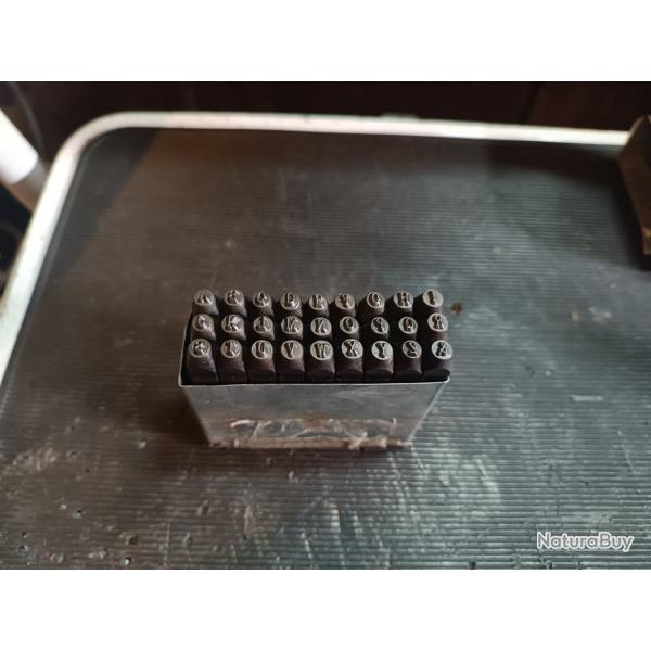 Ancien jeux de lettres a frapper Complet excellent tat