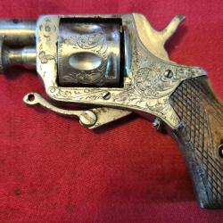 Minuscule et tres beau revolver 6 coups, 22 SHORT A PERCUSSION ANNULAIRE.
