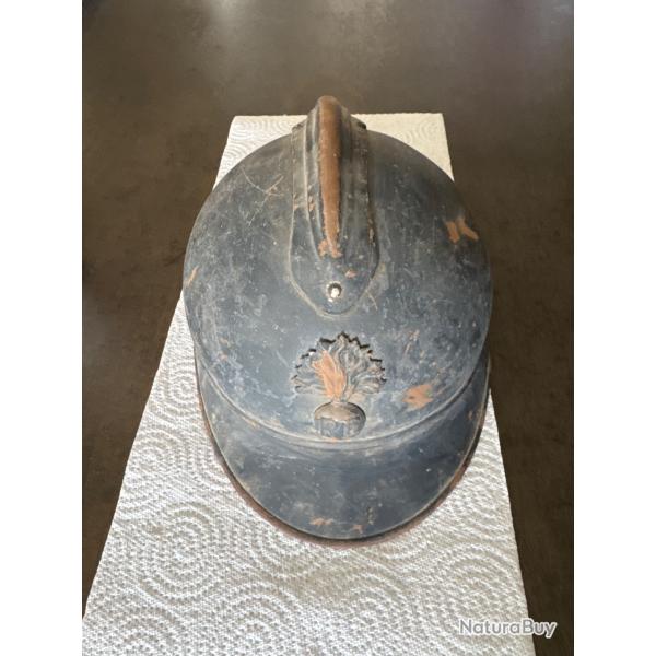 Casque Adrian modle 1915 - original WW1 - complet avec intrieur et jugulaire Prix : 100 