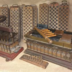 Ancienne presse 19 ème avec diverses  accessoires pour chargement de cartouche différents calibre