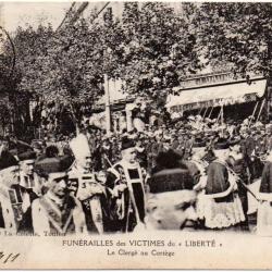 CPA- Marine Militaire Française -FUNÉRAILLES des VICTIMES du " LIBERTÉ " Le Clergé au Cortège N°1617