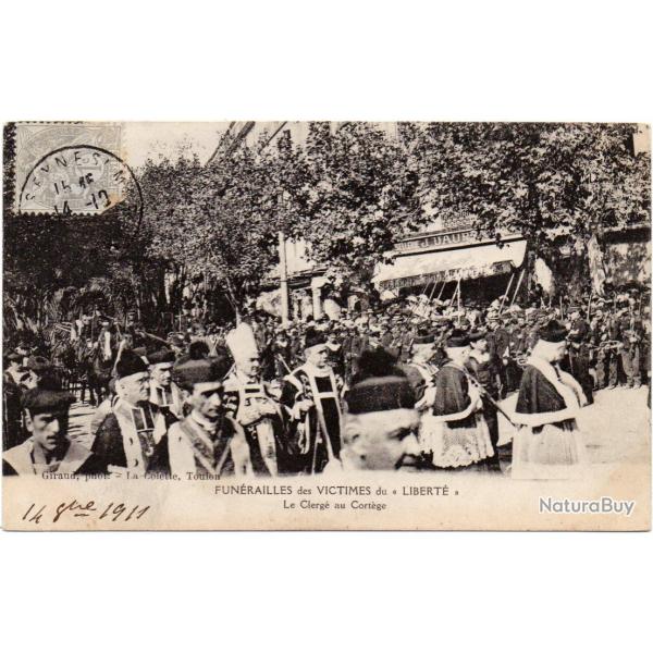 CPA- Marine Militaire Franaise -FUNRAILLES des VICTIMES du " LIBERT " Le Clerg au Cortge N1617
