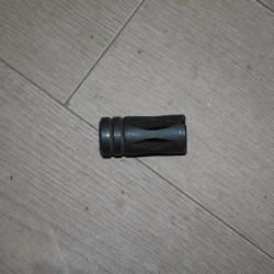 cache flamme famas