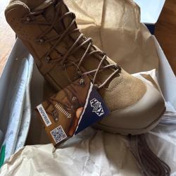 Chaussures tactiques zone chaude point. 44