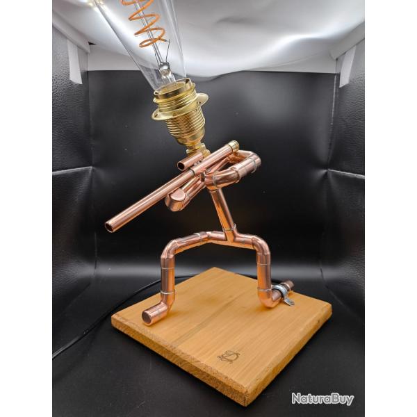 Lampe en cuivre faite main Tireur  genoux