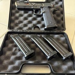 R614-1 JW4 Pit Viper TTI Noir Army Armament Gaz , 3 chargeurs 30 billes et mallette Umarex