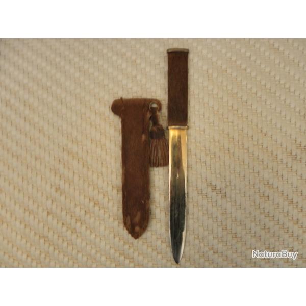 Dague coupe papier recouverte de peau de cervid