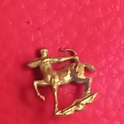 rare ancien  pin's SAGITTAIRE  doré à l'or fin