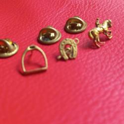 rare ancien  pin's ÉQUITATION / CAVALIER / CHEVAL   doré à l'or fin