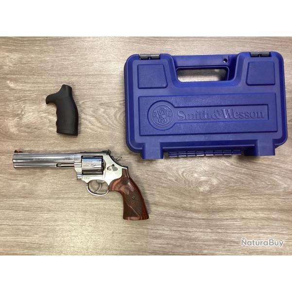 SMITH & WESSON 686-6 - 357 MAG
