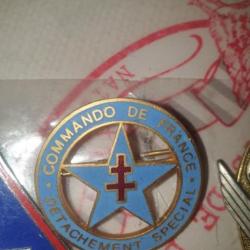 Insigne régimentaire métallique   A25