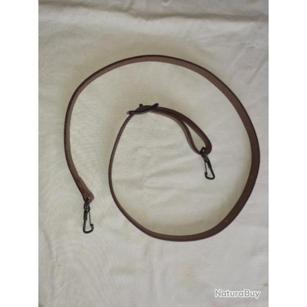 Bretelle en cuir marron 135 cm rglable, 2cm de largeur  A25.1
