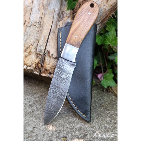 Skinner Couteau de Chasse Damas Lame 256 Couches Manche Bois Olivier Fabric Artisanale Etui Cuir
