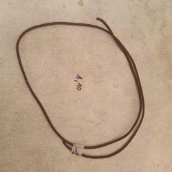 1  lacet cuir pour étui de colt ou couteau US    A25  1,10 cm
