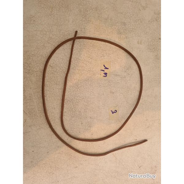 1  lacet cuir pour tui de colt ou couteau US    A25.2    1m