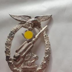 Badge   Allemand WW2 en reproduction  A25.4