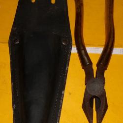 PINCE AVEC ETUI EN CUIR A CEINTURE POUR OUTIL DE MONTEUR DE LIGNES DE L'ARMEE AMERICAINE  ,FABRICATI