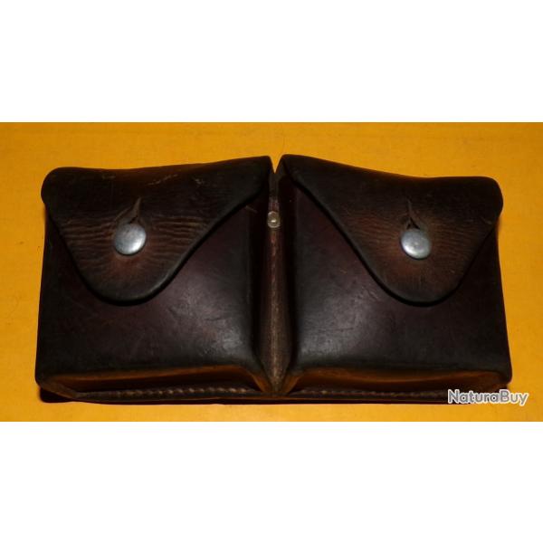 ARMEE SUISSE : ETUI EN CUIR A DEUX POCHETTES EN CUIR DE L'ARMEE SUISSE, DATE 1940 WWII , FABRICANT D
