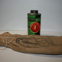 sac en toile de jute et bidon metallique
