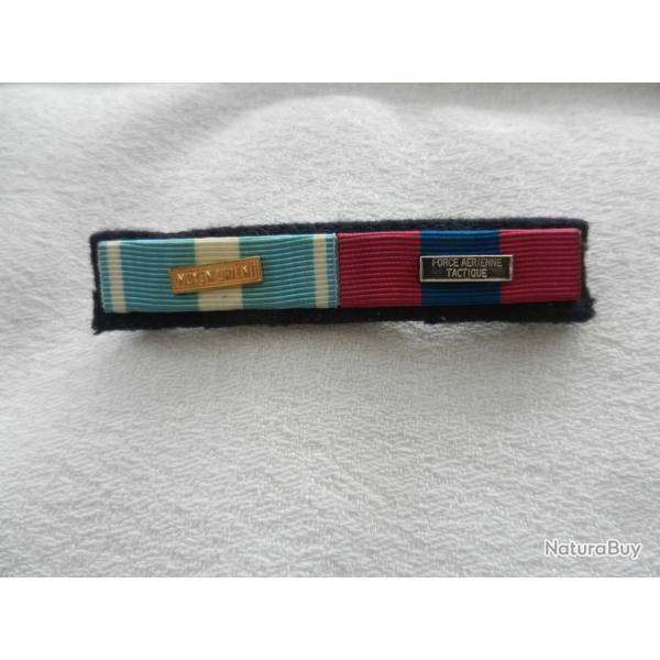 barrette de rappel de 2 dcorations militaires Moyen Orient et Forces Ariennes Tactiques
