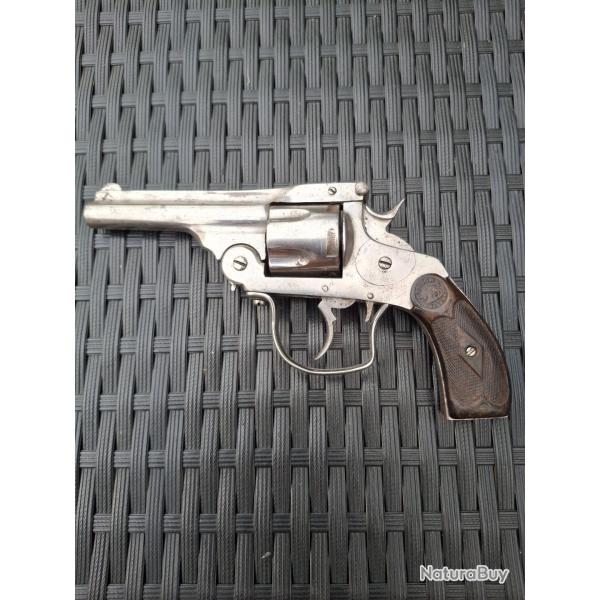 Revolver marca registrada cal 380.