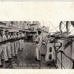CPA - MARINE MILITAIRE - Scènes de la Vie de Bord - MANIEMENT D'ARMES CROISEZ  N°1733