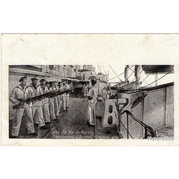 CPA - MARINE MILITAIRE - Scnes de la Vie de Bord - MANIEMENT D'ARMES CROISEZ  N1733